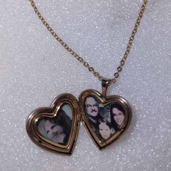 Gold Vintage Locket Photo Pendant w/ Floral Dove Motif - Picture 7 of 13